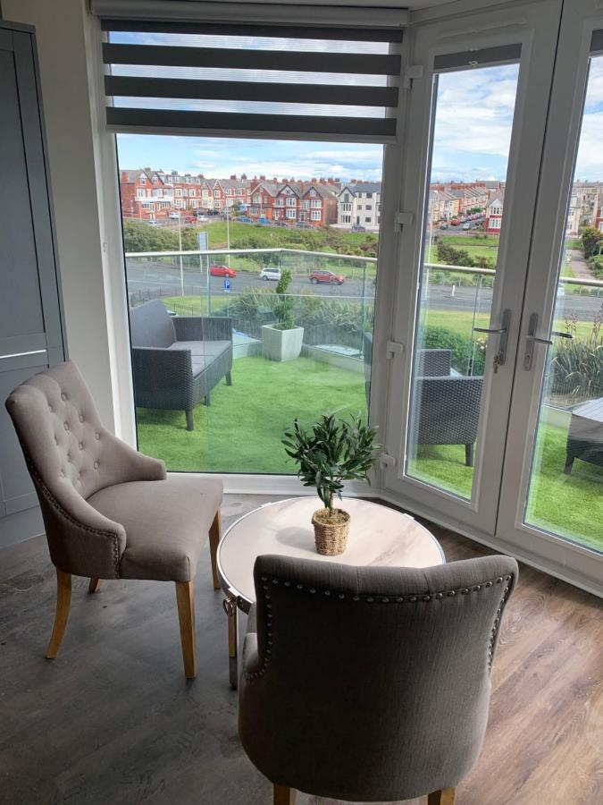 Willshaw Suites For Families Over 25 Only Blackpool Esterno foto